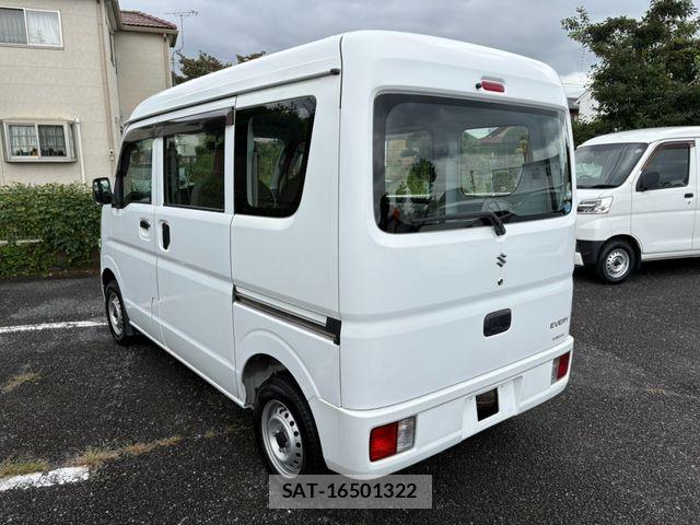 Suzuki EVERY 2016-03 8848920-5