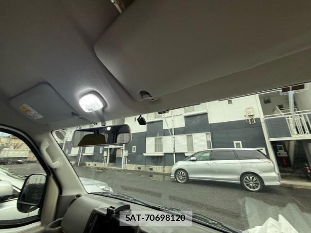 Suzuki EVERY 2018-01 8848919-14