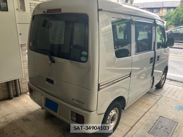Suzuki EVERY 2014-09 8848924-4