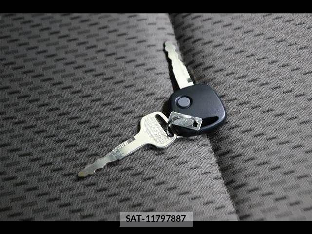 Suzuki EVERY 2019-08 8879671-6