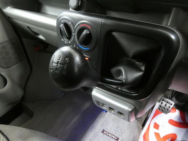 Suzuki EVERY 2018-02 1544955-17