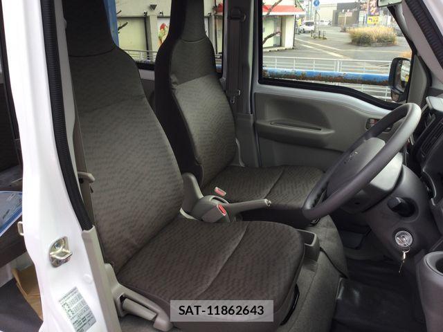 Suzuki EVERY 2025-03 2664567-11