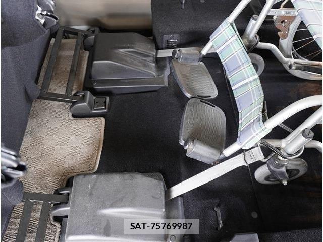 Suzuki EVERY WAGON 2021-03 8130009-11