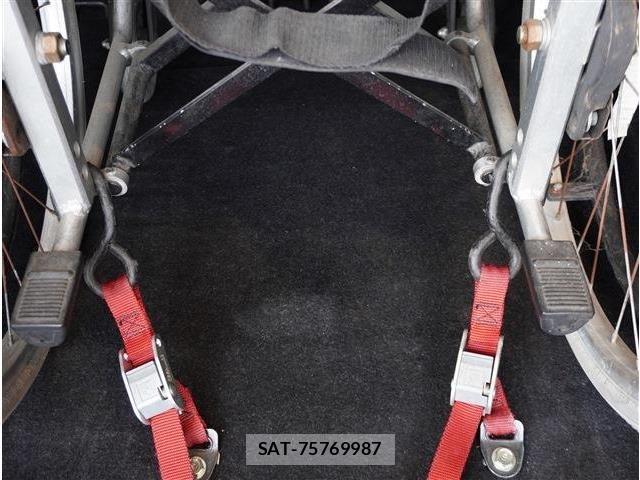 Suzuki EVERY WAGON 2021-03 8130009-12