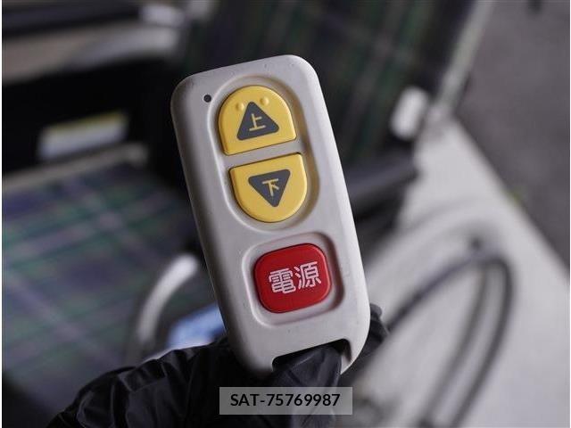 Suzuki EVERY WAGON 2021-03 8130009-14