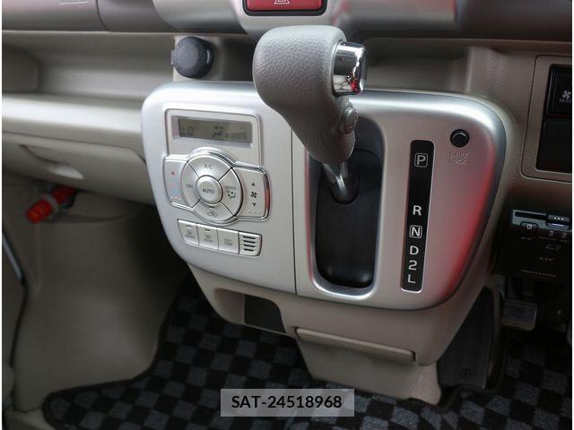 Suzuki EVERY WAGON 2017-08 8207472-10