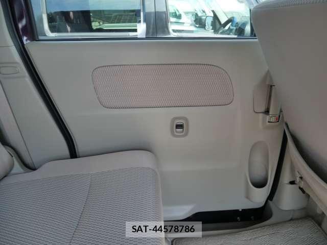 Suzuki EVERY WAGON 2015-06 8314389-11