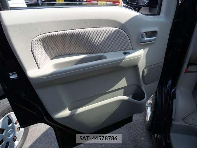 Suzuki EVERY WAGON 2015-06 8314389-12