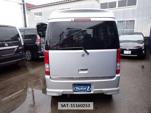 Suzuki EVERY WAGON 2008-11 1380622-3