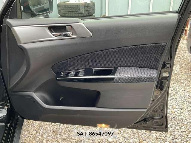 Subaru EXIGA CROSSOVER 2017-04 7218353-12