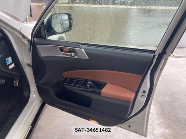 Subaru EXIGA CROSSOVER 2015-11 8073725-14
