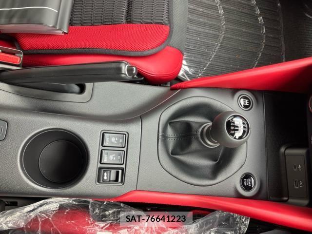 Nissan FAIRLADY Z 2025-02 7271874-13