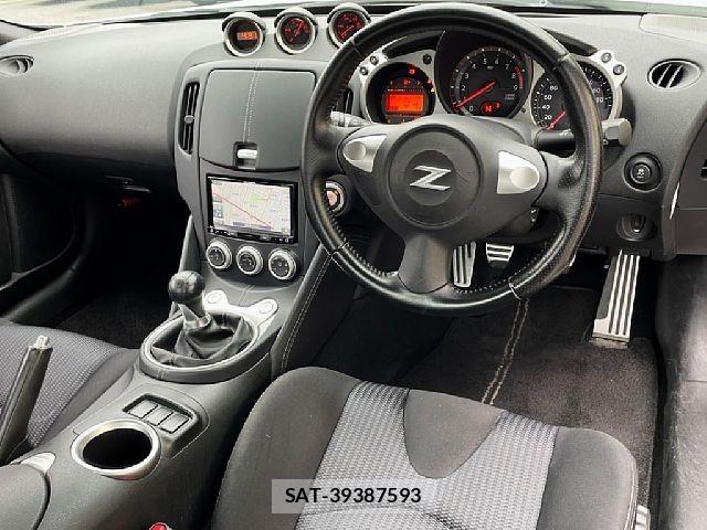 Nissan FAIRLADY Z 2012-10 8828999-1