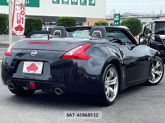 Nissan FAIRLADY Z 2012-02 8035500-2