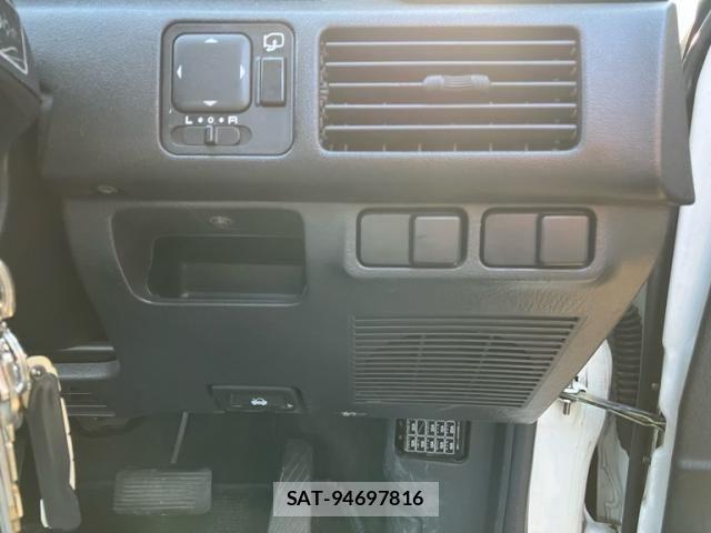Mazda FAMILIA 1990-08 7058497-16