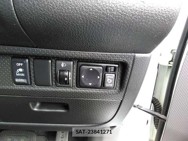 Mazda FAMILIA VAN 2017-03 6304060-14