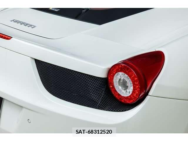 Ferrari 458 Italia 2011-04 7250763-13