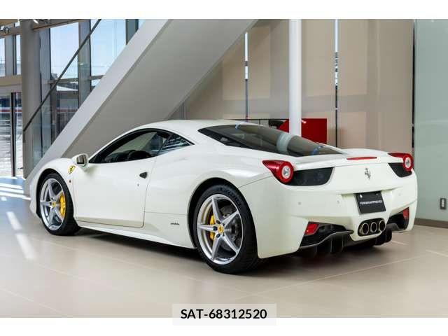 Ferrari 458 Italia 2011-04 7250763-4