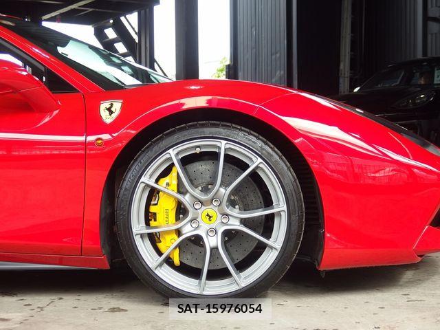 Ferrari 488 GTB 2016-04 7218407-11