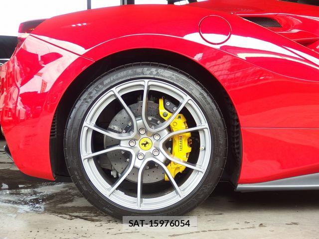 Ferrari 488 GTB 2016-04 7218407-12