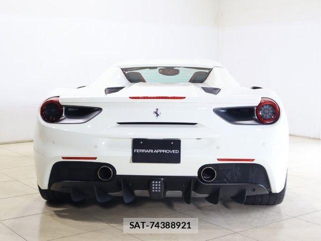 Ferrari 488 Spider 2017-01 8035508-12