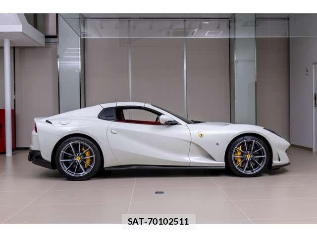 Ferrari 812 2021-03 7218403-6