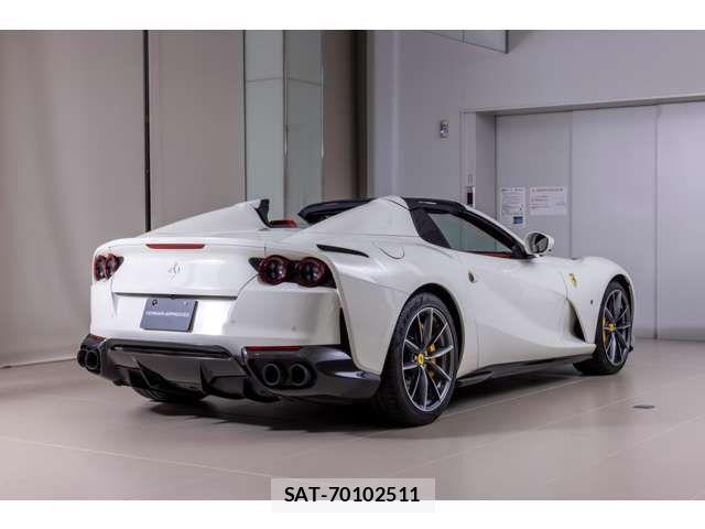 Ferrari 812 2021-03 7218403-8