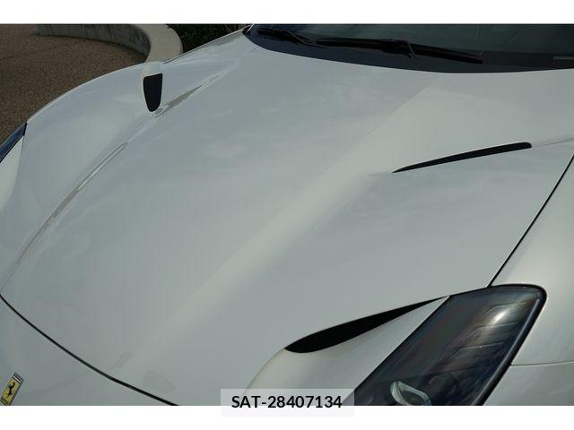 Ferrari 812 2019-07 8883609-14
