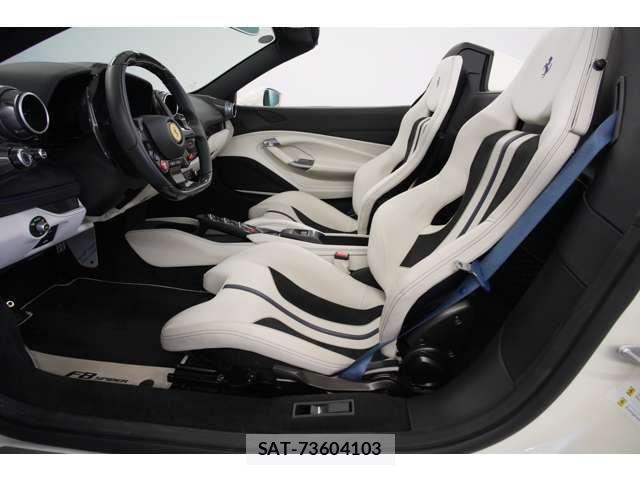 Ferrari F8 Spider 2022-02 6304066-9
