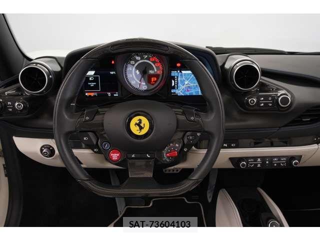Ferrari F8 Spider 2022-02 6304066-12