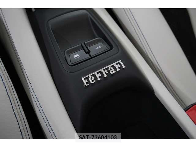 Ferrari F8 Spider 2022-02 6304066-17