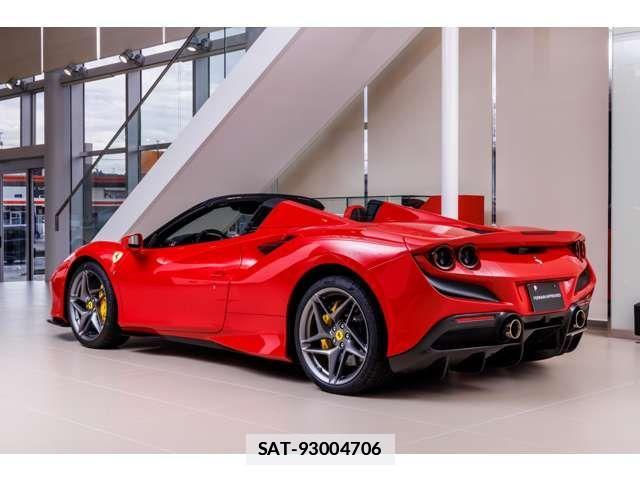 Ferrari F8 Spider 2022-01 7784850-10