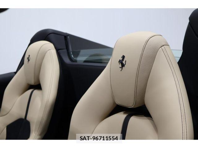 Ferrari F8 Spider 2023-10 8561870-15