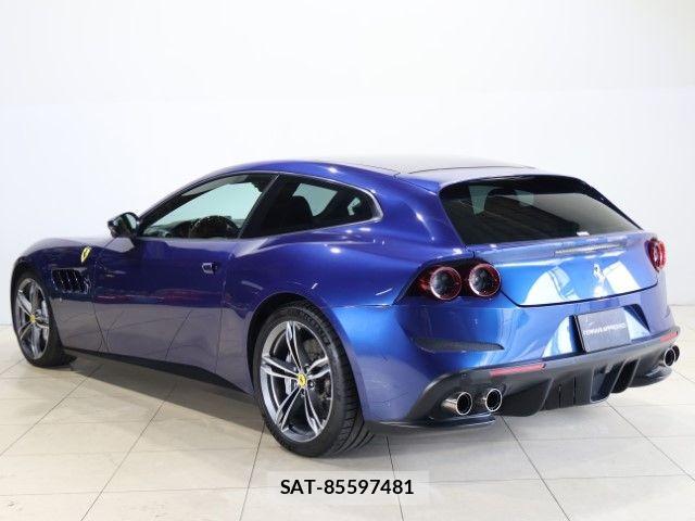 Ferrari GTC4 2019-10 8742052-6