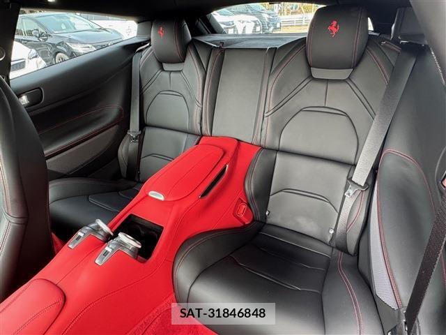 Ferrari GTC4 2019-12 4941116-9