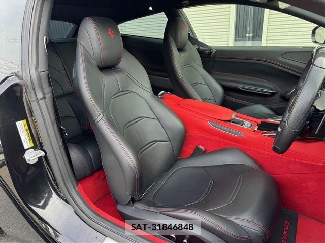 Ferrari GTC4 2019-12 4941116-11