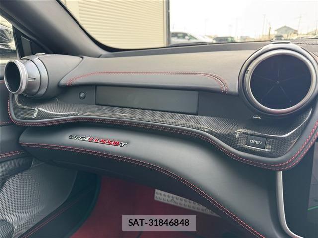 Ferrari GTC4 2019-12 4941116-19