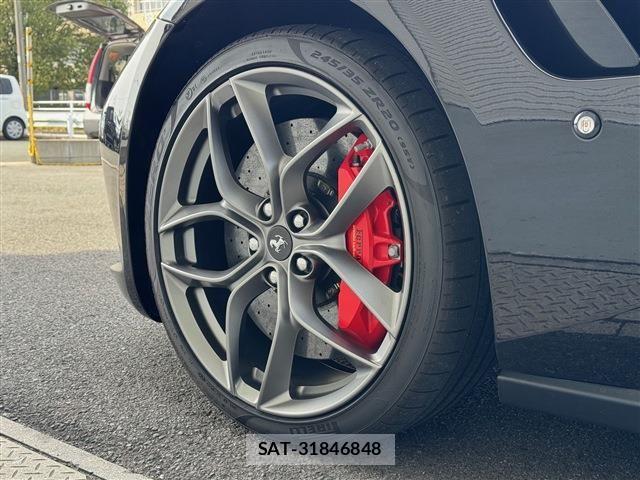 Ferrari GTC4 2019-12 4941116-26