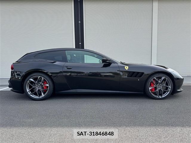 Ferrari GTC4 2019-12 4941116-4
