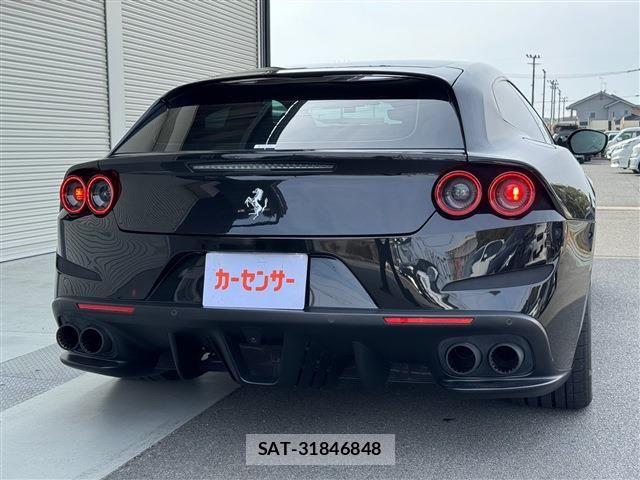Ferrari GTC4 2019-12 4941116-5