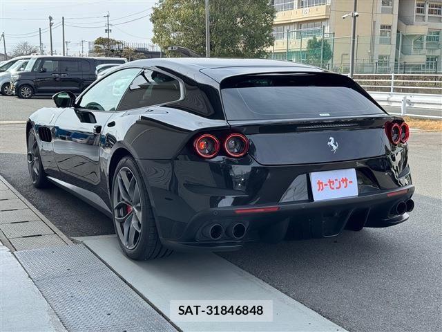 Ferrari GTC4 2019-12 4941116-6