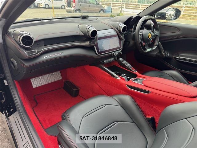 Ferrari GTC4 2019-12 4941116-8