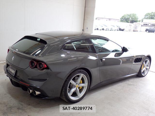 Ferrari GTC4 2018-05 7271875-8