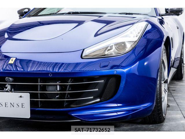 Ferrari GTC4 2019-12 7392126-10