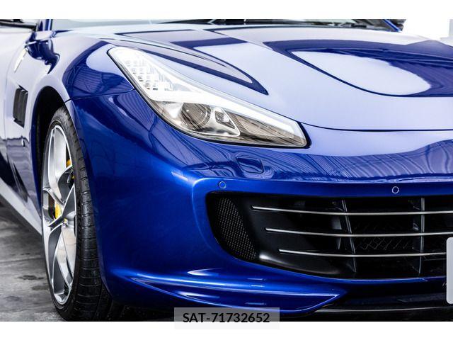 Ferrari GTC4 2019-12 7392126-11