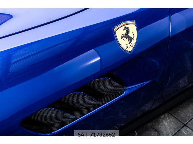 Ferrari GTC4 2019-12 7392126-15