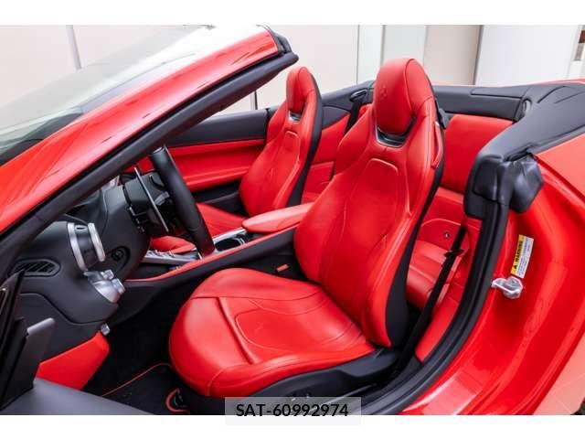 Ferrari Portofino 2019-02 7218410-2