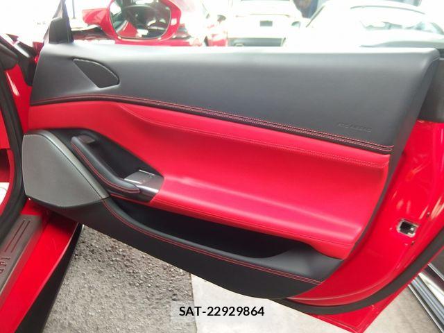 Ferrari Portofino 2021-02 8666128-29