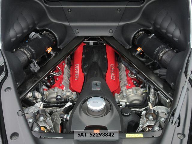 Ferrari SF90 Stradale 2021-09 8365886-13