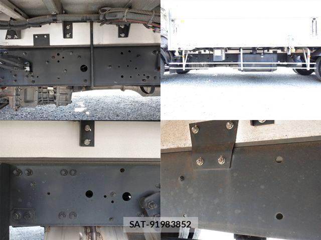 Mitsubishi FIGHTER 2014-08 1078295-14